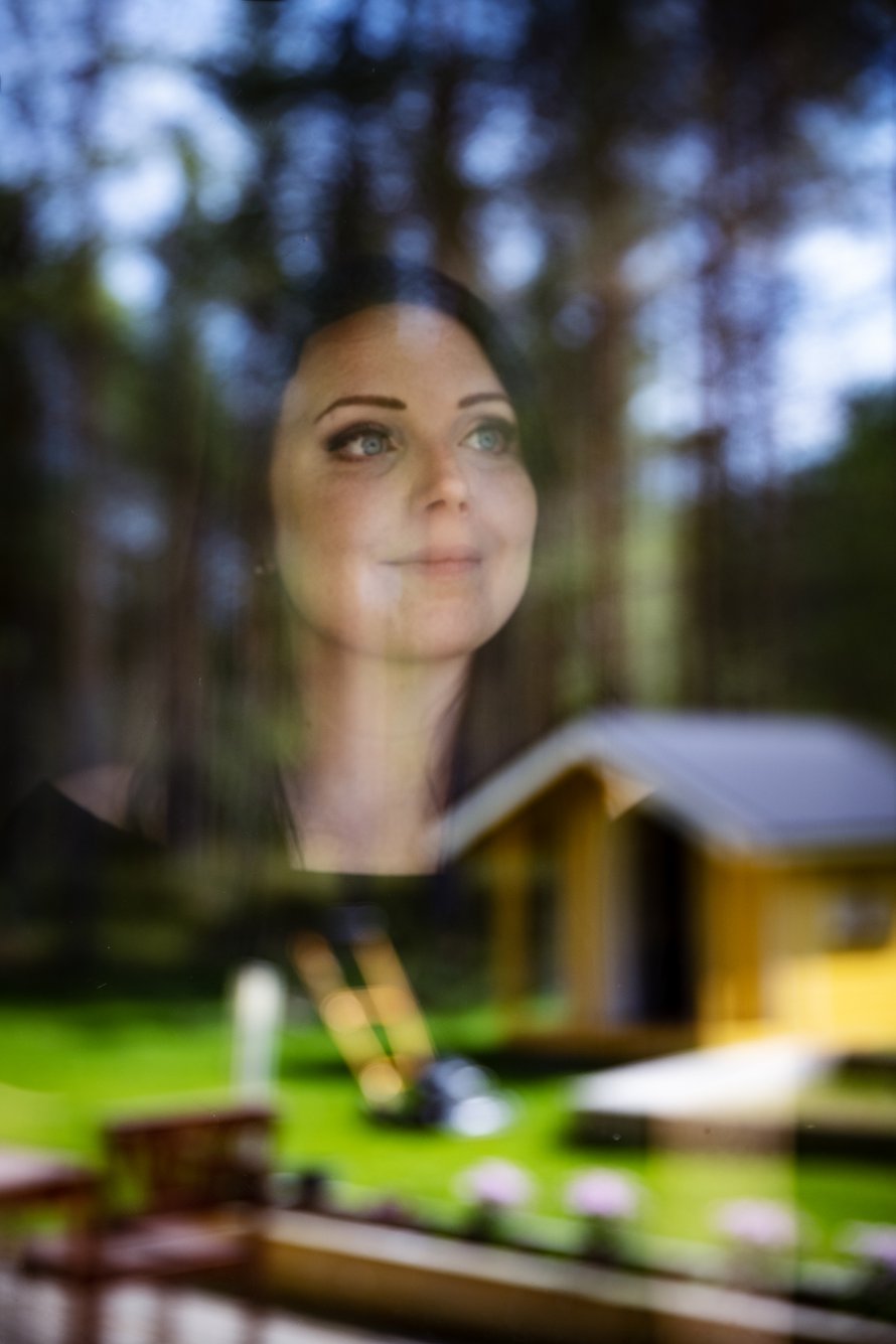 Tuija asui Metsäpirtin lastensuojeluyksikössä kuusi vuotta ja tunsi asuvansa kuin kotona. Muut nuoret olivat sisaruslauma, ja ohjaajat pitivät huolta.