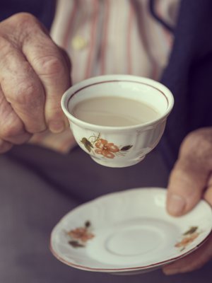 ”Tulukaahan kahaville”, sanoi isoäiti, kun pöydän kattoi.