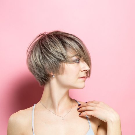 Pixie cut on helppohoitoinen poikatukka: lyhyt sivuilta ja niskasta, hiukan pidempi päältä.