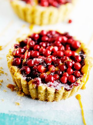 Piirakka on leivottu kaupan valmistaikinaan. Helppoa ja nopeaa!