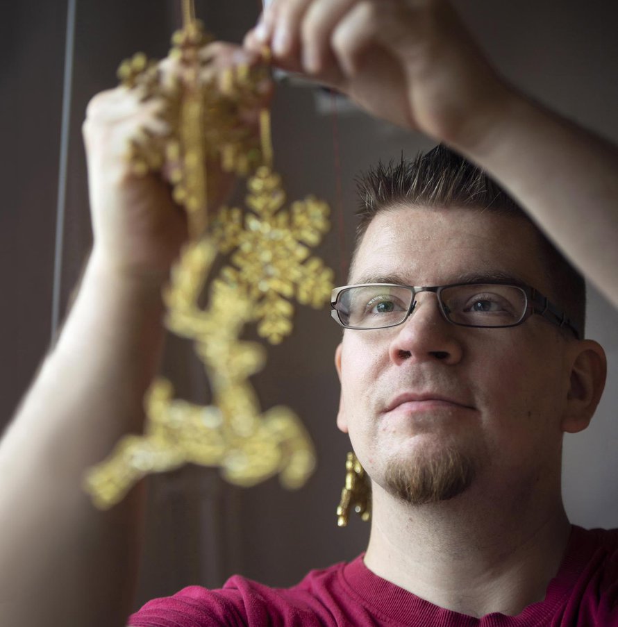 Välillä Miika miettii, miksi joutui luopumaan Evasta. ”Joko menetykseen sopeutuu tai sitten sen alle musertuu. Valitsen sopeutumisen.”