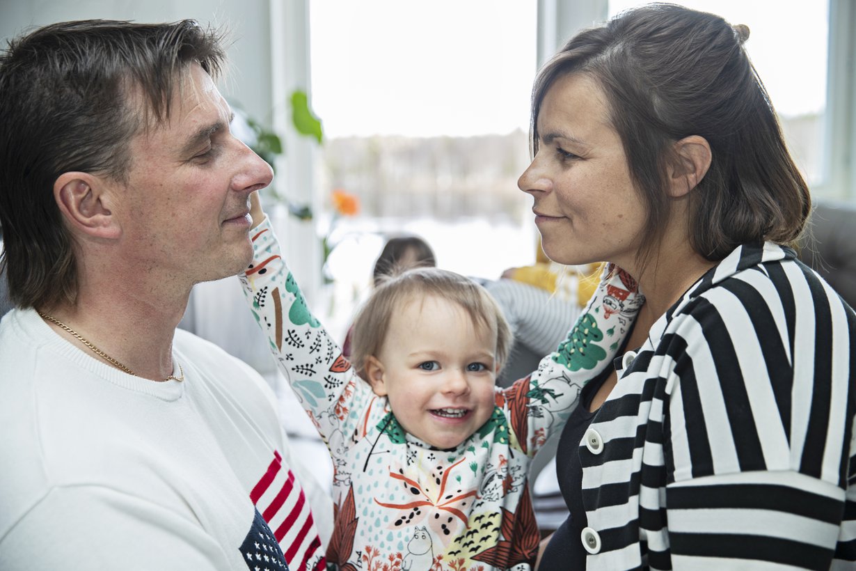 Pasin ja Gretan mielestä hienointa on nähdä matka vauvasta aikuiseksi ja saada tuntea nämä hienot, kasvavat tyypit. 2-vuotiaasta Vildasta tuli kesäkuussa isosisko, kun perheen kuopus syntyi.