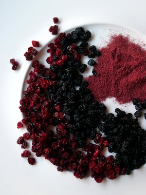 Kuivattuina marjat eivät vie tilaa pakastimesta.