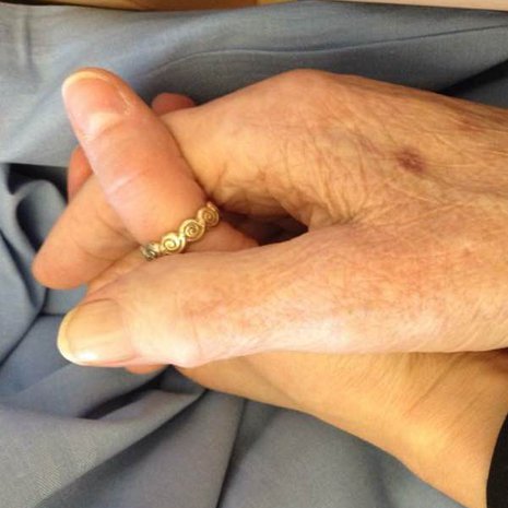 ”Otin kuvan hoitokodissa isän viimeisinä päivinä”, Ritva Ruponen kertoo.