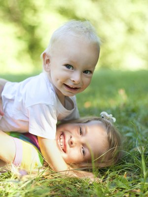 Näin parannat suhdetta siskoon ja veljeen