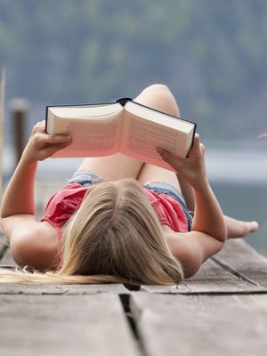 Aah, koko pitkä kuuma kesä aikaa lukea!