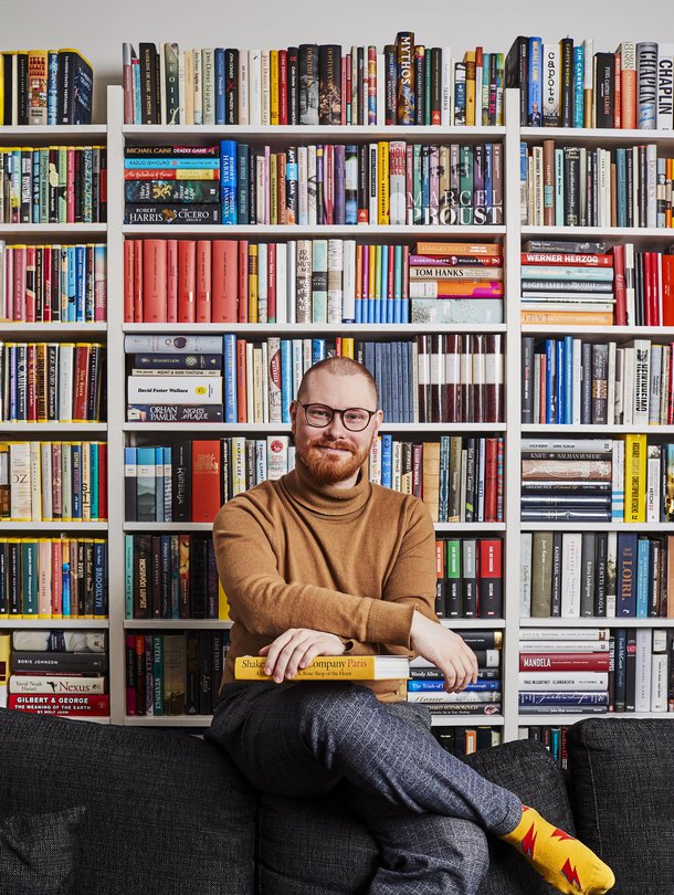 Jessen kirjahyllyssä on noin 1 200 kirjaa. Niistä  nelisensataa on signeerattuja. Vaikka kirjojen karsiminen on raastavaa, sitä on pakko tehdä, koska tila loppuu. Jesse on laittanut myös joitakin signeerattuja kirjojaan kiertoon.