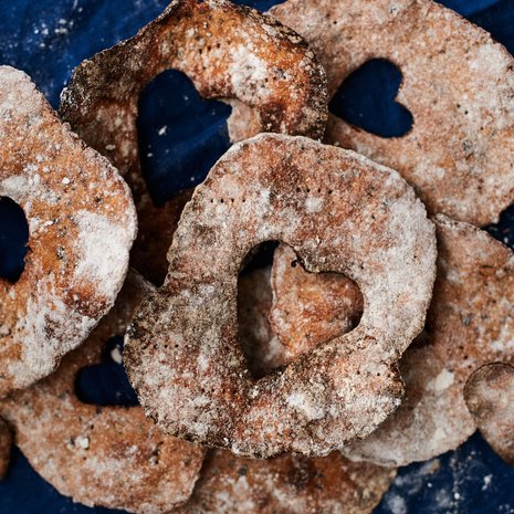 Ohut näkkileipä on mitä mainioin alusta joulun ihanimmille alkupaloille.