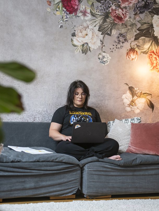 Opiskeluun liittyvässä tietotekniikassa on ollut opettelemista. ”Kun olisikin pelkästään paperia, kynää ja kumi. Olisi helppoa.”