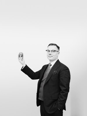 Tampereen yliopiston johtamiskorkeakoulun ekologisen taloustieteen tutkijatohtori Markus Vinnari tutkii ruuan tulevaisuutta.