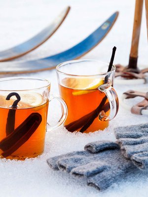 Kuuma omenajuoma lämmittää suloisesti. Makua terävöittää tuore inkivääri.