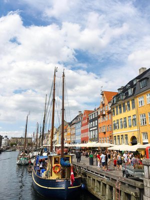 Nyhavnin sataman talot käyvät väriterapiasta!