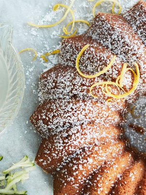 Mummin sitruunakakku on kohdannut voittajansa! Muhevuuden varmistaa taikinaan kätketty kokonainen kesäkurpitsa.