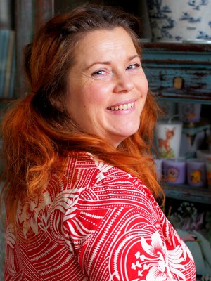 Askartelu on Kitille terapiaa. ”Tykkään tuottaa muille iloa. Näin asiat saavat uuden elämän.”