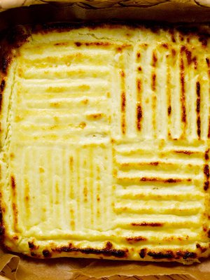 Kokeile joulupöytään vaikkapa kotijuustoa! Se on maukas lisuke tai voit tehdä siitä myös herkullisen jälkiruuan.