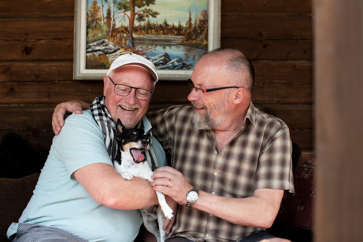 Ari ja Tapani Kotisaari ovat olleet yhdessä 26 vuotta. Kun on pelännyt, ettei löydä rakkautta tai ettei kävele enää koskaan, iloitsee jokaisesta päivästä. ”Elämä voikin olla parempaa kuin kuvitteli.”