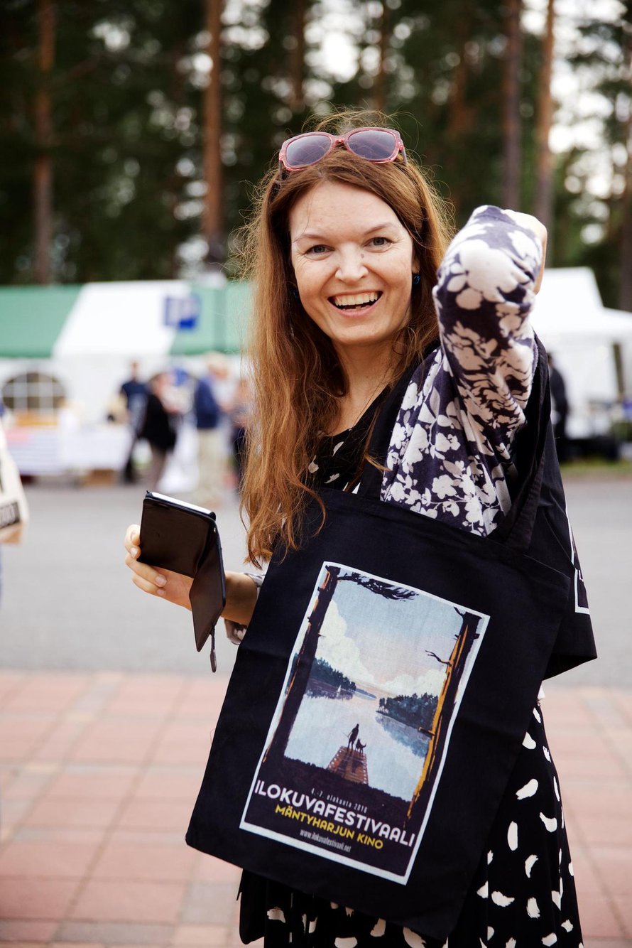 Elokuvaohjaaja Roosa Toivonen perusti Ilokuvafestivaalin Mäntyharjulle.