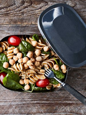 Mitä isompi pastakuvio, sitä helpompi napata haarukalla.