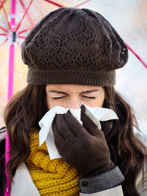 Joko flunssa iski? Kokeile uusia konsteja sen peittoamiseksi: yksi tehokas apu voi olla inkiväärijuoma.