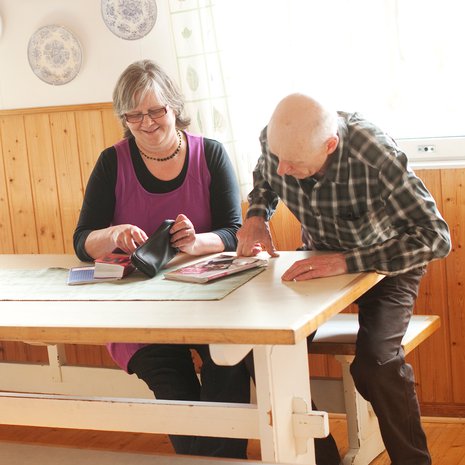 "Meillä on vakaumus, että haluamme ottaa vastaan ne lapset, jotka meille annetaan", sanovat Kaija ja Heikki Lahtinen.