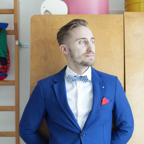 "En koskaan pukeudu juhlissa mustaan, ellei pukukoodi sitä vaadi."