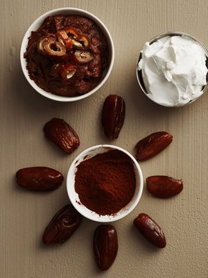 Taateli-suklaamousse taltuttaa sokerihampaan kolotuksen tehokkaasti.