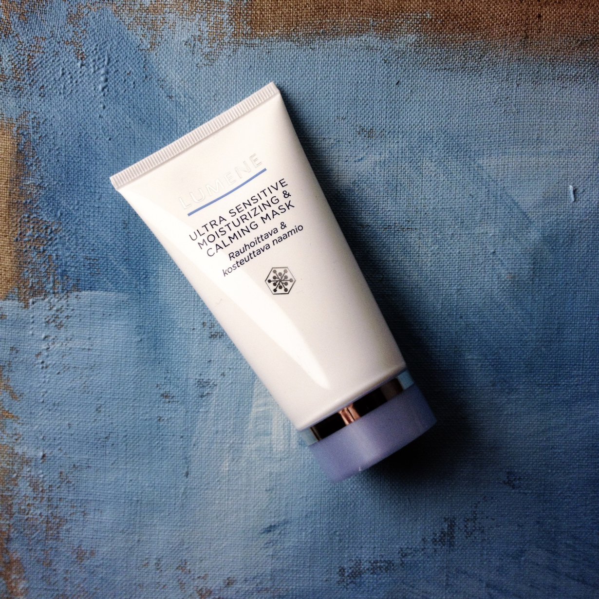 Lumene Ultra Sensitive Rauhoittava & Kosteuttava Naamio. Tuubissa on noin 75 ml. Hinta 17,90 e.