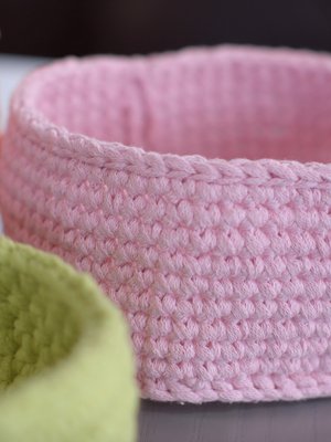 Koreja on kiva virkata monessa koossa ja eri värisinä. Niistä voi myös koota kätevän ryhmän eri asioiden säilytykseen.