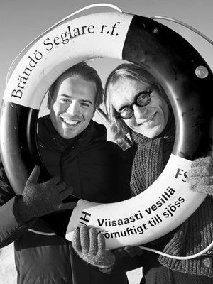 Mika Tommola, 58, tekee nykyisin stuertin töitä harvakseltaan ja toimittajan töitä päätoimisesti. Hänen poikansa Samuli, 24, on liikunnanohjaaja ja stuertti. Yhdessä he harrastavat veneilyä.  Kun Tommolat lähtevät vesille, Samuli määrää ja Mika-isä on apupoika.