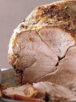 Jäähdytä kinkku nopeasti paistamisen jälkeen ja kuorruta ennen tarjoilua.