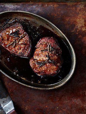 Hyvä pihviliha kaipaa vain pippuria ja suolaa ja kunnon paistopinnan.