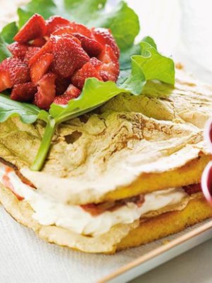 Marenkikakkupohjan voi leipoa etukäteen valmiiksi esimerkiksi aamulla. Säilytä se leivinpaperin ja kevyen astiapyyhkeen alla.