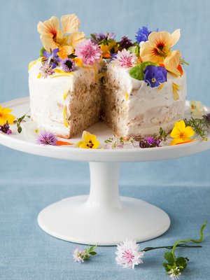 Moni tuttu kesäkukka sopii ruokapöytään. Joissakin on erityisen hienostunut maku, toisissa miedompi. Poimi kukat vain paikoilta, joissa ei käytetä torjunta-aineita.