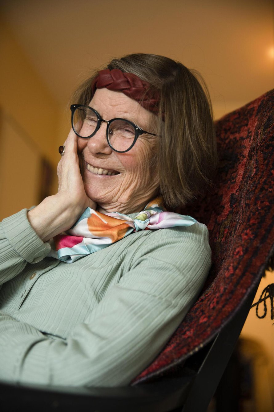 Leena Kaartinen viettää aktiivisia eläkepäiviä. Hän pitää yhteyttä afganistanilaisiin ystäviinsä ja suunnittelee matkaa Afganistaniin ensi kesänä.