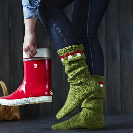 Pitkävartiset sienisukat ovat niin ihanat, että metsäretkien lisäksi niitä tekee mieli käyttää joka ilta kotona!