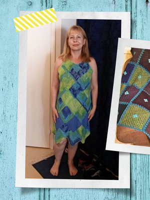 Ylva on virkannut isoäidinneliöistä muun muassa torkkupeittoja, neuletakkeja ja pipon. Kuvassa päällä on virkattu kesämekko.