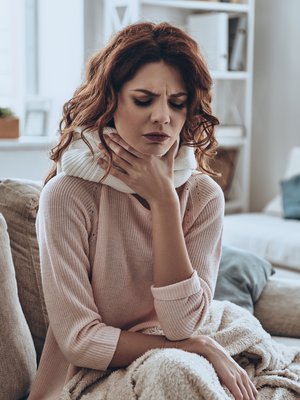 Hermot menee itseltä ja muilta, kun koko ajan yskittää ja kutittaa. Nyt siis kaikki keinot käyttöön!