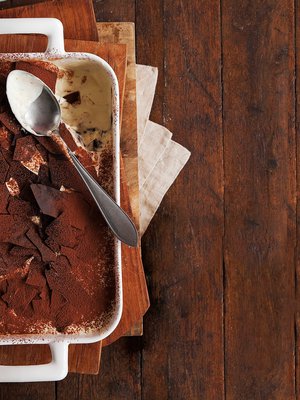 Itse tehty limetti-kookosjäätelö on rapsakkaa ja pehmeää, kirpeää ja makeaa.