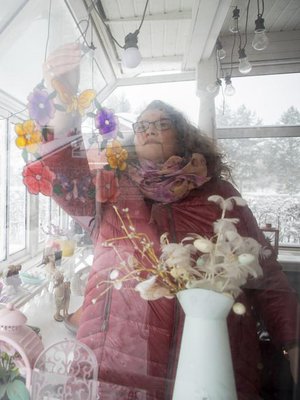 ”Elämässäni on ollut hirveitä vuosia, mutta ne tekivät minusta sen, mikä olen nyt. Onnellisin olen siitä, että olen oppinut kiitollisuutta”, Sanna sanoo kotonaan Nivalassa. 