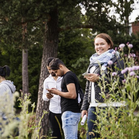 Minnan vetämässä kerhossa kokeillaan joka kerta uusia asioita. Nyt katse on puhelimissa ja geokätköissä.