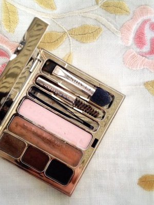 Clarins Eybrow Kit Pro Palette. 52,50 euroa.