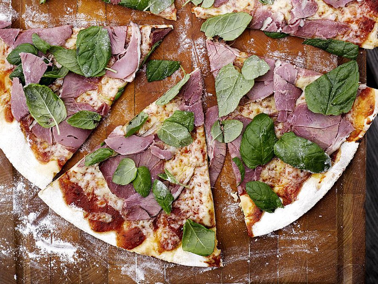 Syö heti, sillä pizza on herkullisinta, kun reunoihin melkein polttaa suunsa!