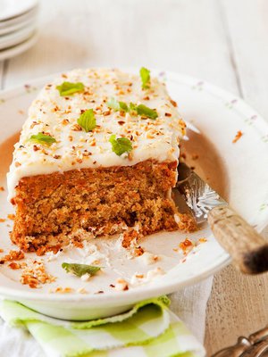 Silloin tällöin ihmiselle tekee hyvää nauttia terveelliset juureksensa kakussa.