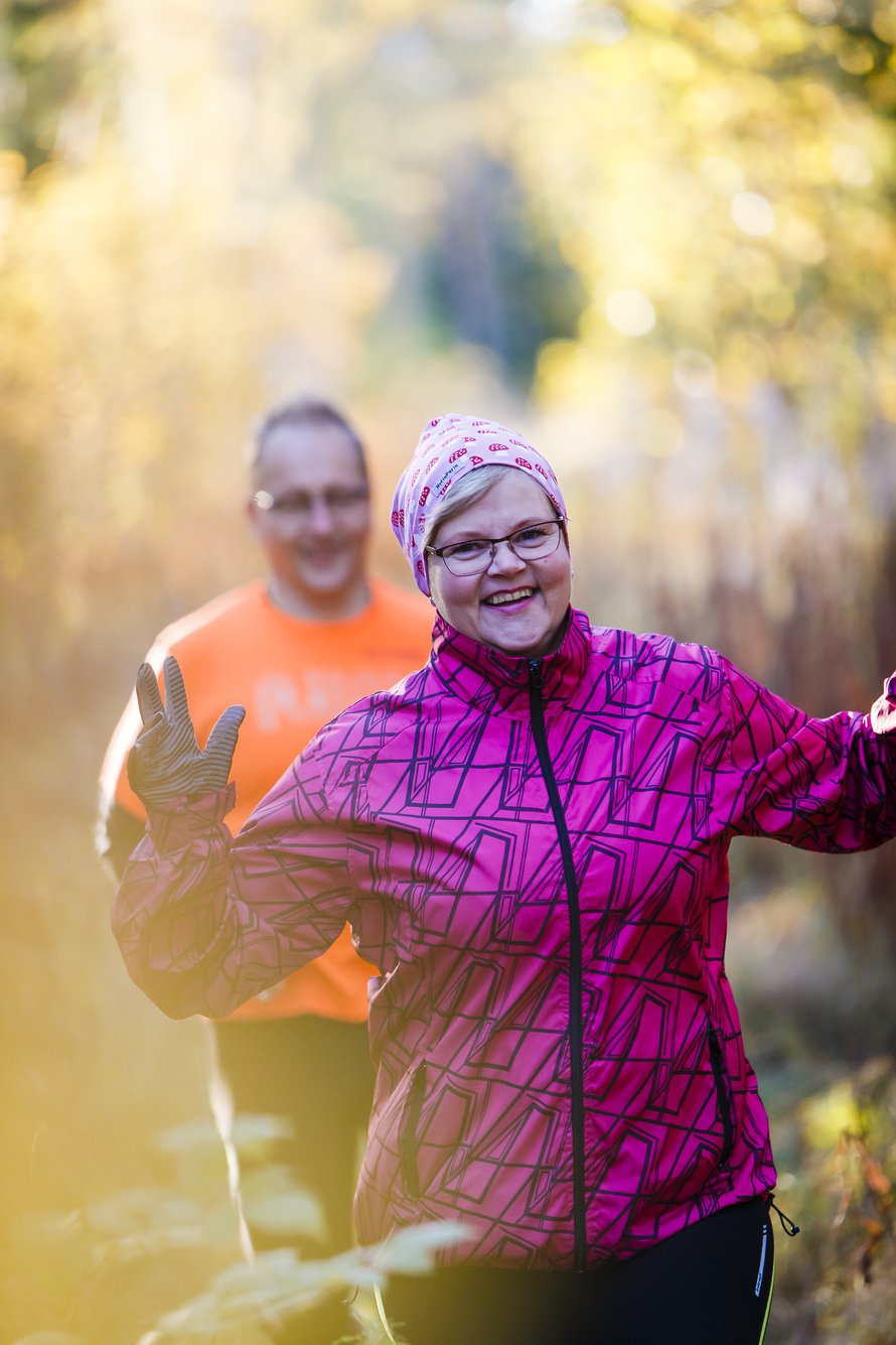 Lea Lottonen, 51, asuu Lappeenrannassa miehensä Akin ja kahden kissansa kanssa. Molempien harrastus on lenkkeily. Lealla on kuusi lasta.