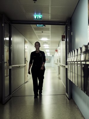 Lähihoitaja Mari Eberhardt on tehnyt viisi vuotta pelkkiä yövuoroja. 