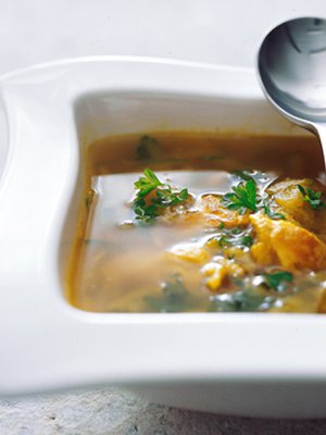 Raastettu kesäkurpitsa kypsyy nopeasti.