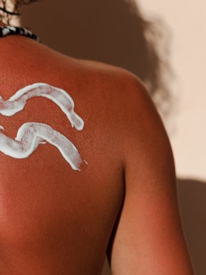 Auts. Nyt pois auringosta!