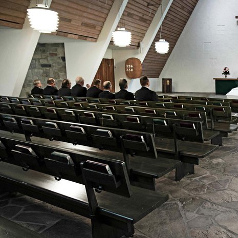 Rauhan siunauspäivänä kukaan kappelissa ei tiedä, millainen Rauha oli.