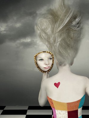 Narsisti näkee muut itsensä jatkeena. 