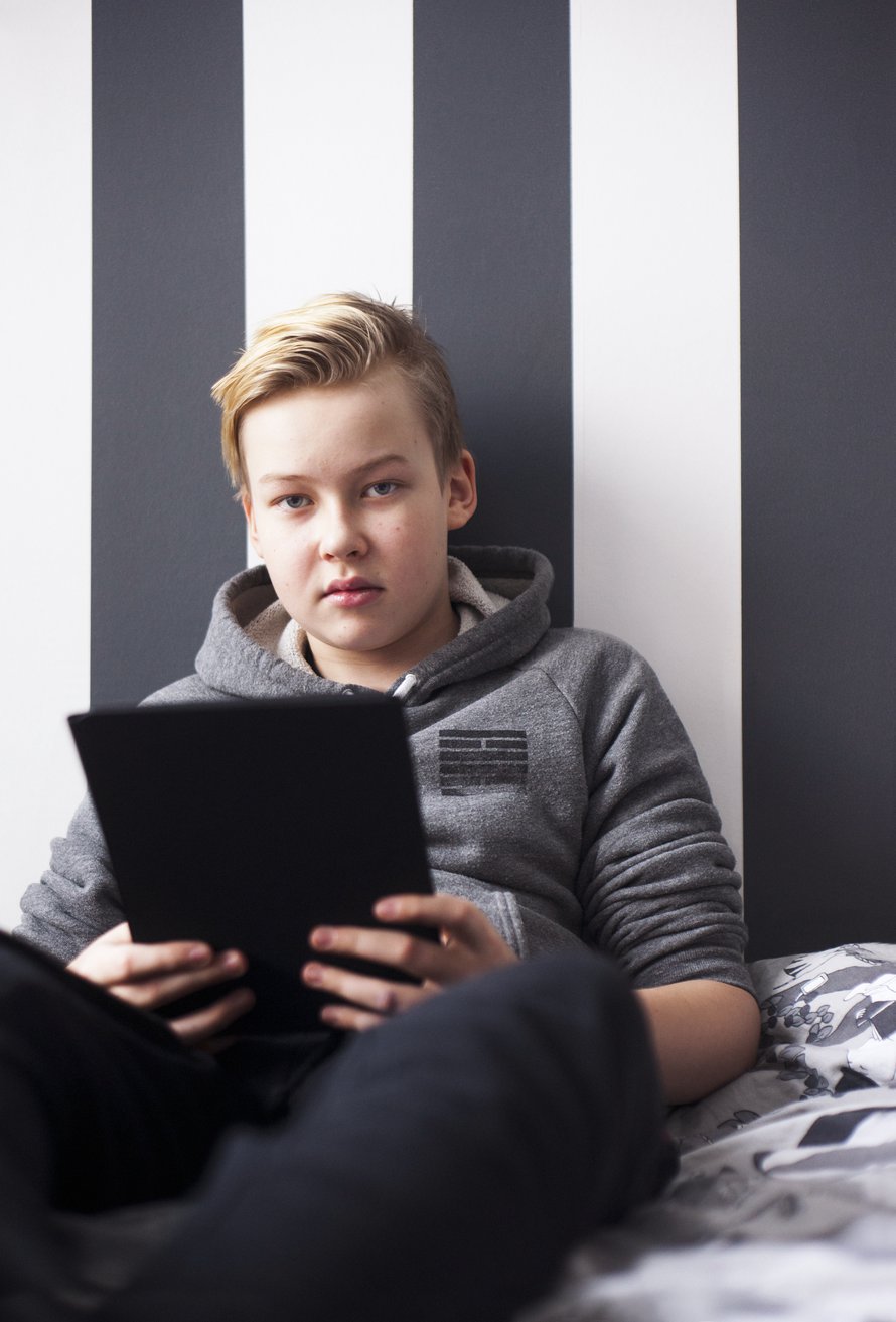 14-vuotiasta Leeviä vähän jännittää puhua kiusaamisesta. "Haluan kuitenkin kertoa, jos se vaikka auttaisi muita."